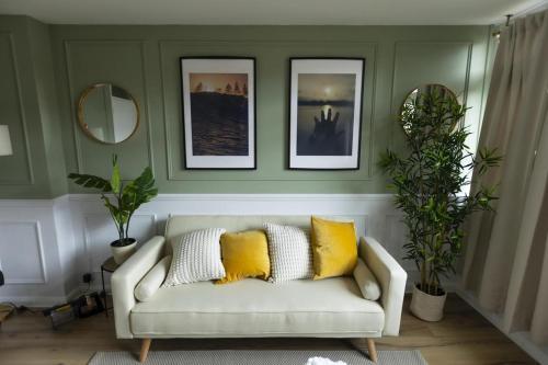 Grace House - 15 Minutes To Central London - Tap to explore photos