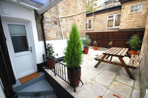 Newly Refurbished Studio Apartment - Flat 8 - Tap to explore photos