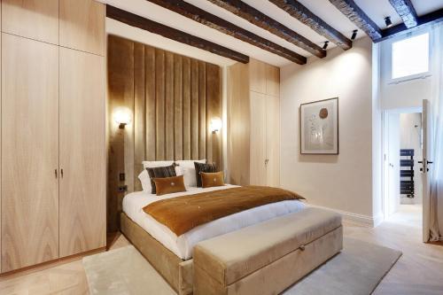 TheLander - Serviced Apartment in Saint-Germain-des-Prés - Tap to explore photos