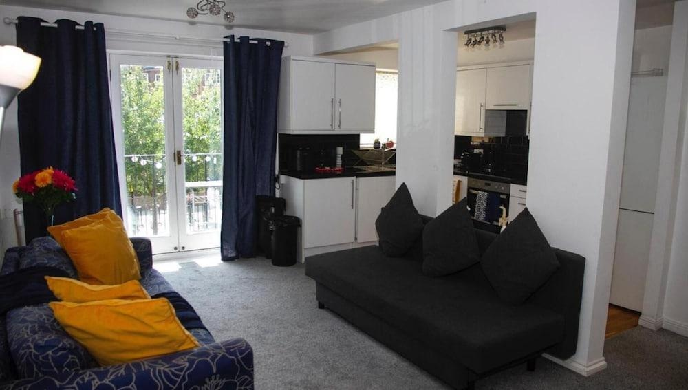 Luxury London Apartment - Central Location - Tap to explore photos