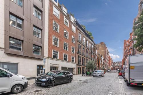 Luxury 2 Bed In Mayfair! - Tap to explore photos