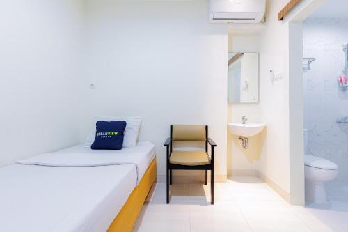 Urbanview Hotel Mitra near Grand Indonesia - Tap to explore photos