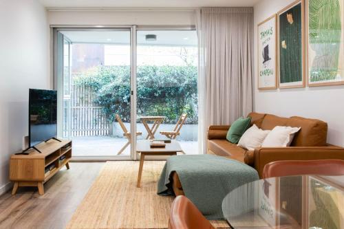 Richmond Retreat with Courtyard Parking - Tap to explore photos