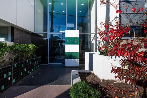 Richmond Retreat with Courtyard Parking