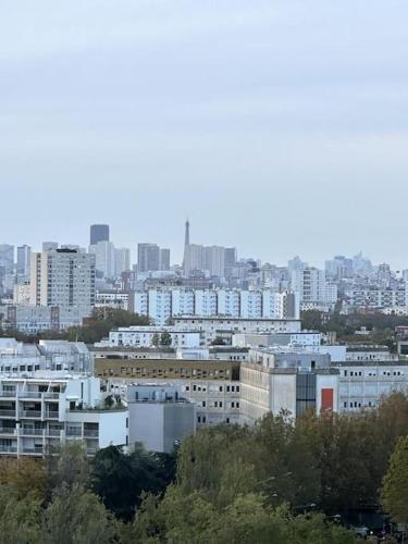 Superbe T4 Vue, Métro Commerces