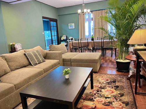 5BR House BTSNana Nanaplaza City center MBK Center world - Tap to explore photos