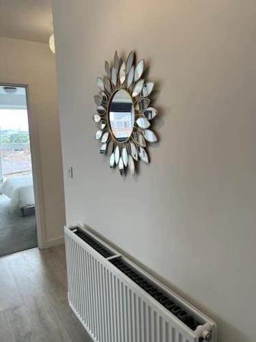 One Bedroom Flat - Zone 2 London - Tap to explore photos