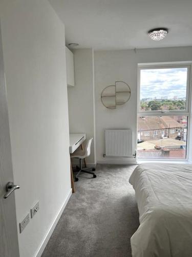 One Bedroom Flat - Zone 2 London - Tap to explore photos