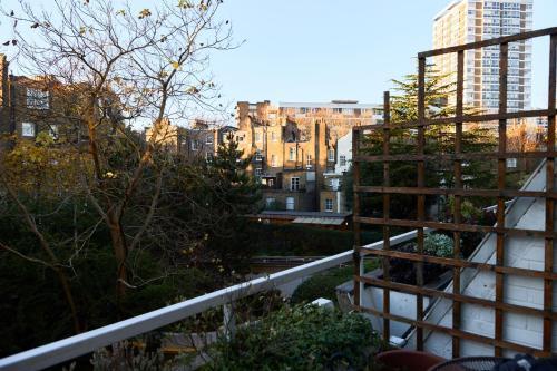 Hyde Park Terraced - Free Underground Parking - Tap to explore photos