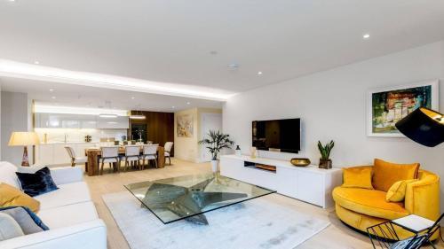 Well-Maintained 4-Bedroom Flat with Full Amenities - Tap to explore photos