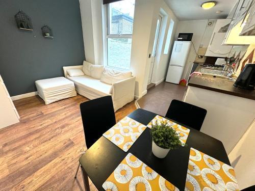 Amazing 1 bed flat in Fulham near Chelsea Stadium - Tap to explore photos