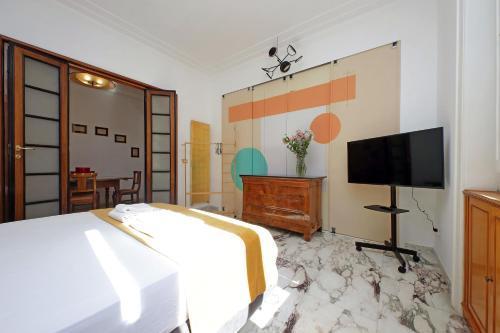 4bnb - Spacious Gracchi Apartment - Tap to explore photos