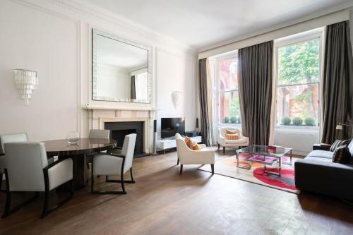Super Knightsbridge 2 bed Gound Floor Apartment - Tap to explore photos