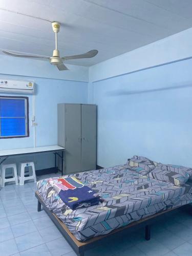 Suppamas Mansion ศุภมาส แมนชั่น Room Type - Double Room with Private Bathroom Suppamas Mansion ศุภมาส แมนชั่น Room Type - Double Room with Private Bathroom