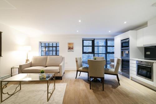 Bull Inn Court - Walking distance to Covent Garden Square - Tap to explore photos