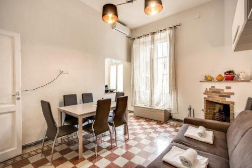 Suite Experience Termini Station Apartment - Tap to explore photos