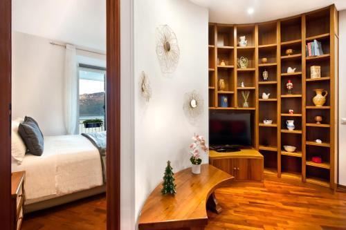 la vista sul lago Room Type - Two-Bedroom Apartment