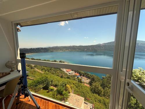 la vista sul lago