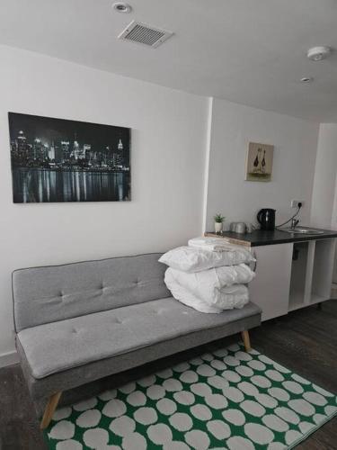 Backpackers room In Delta Croydon DPF4 - Tap to explore photos