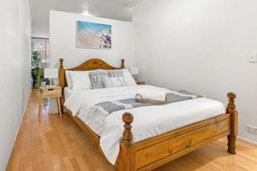 A Chic Studio Right Next to Darling Harbour - Tap to explore photos