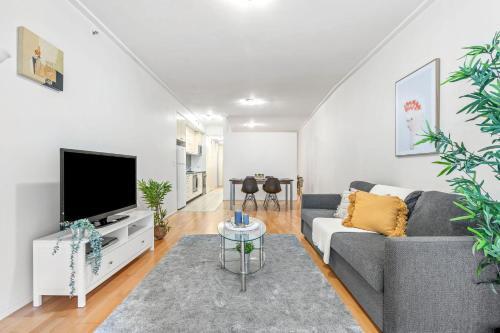 A Chic Studio Right Next to Darling Harbour - Tap to explore photos