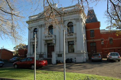 A Cozy & Modern Apt Near to Flemington Races