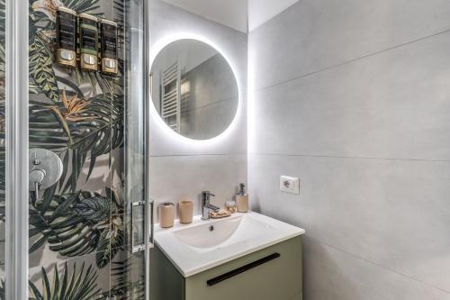 Domus Alessandro City Apartment - Tap to explore photos