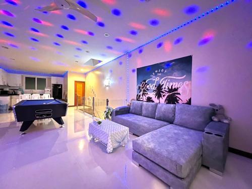 De' ozone ongsa pool villa หน้าหาดบางเสร่ - Tap to explore photos