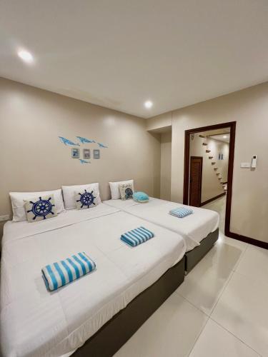 De' ozone ongsa pool villa หน้าหาดบางเสร่ - Tap to explore photos