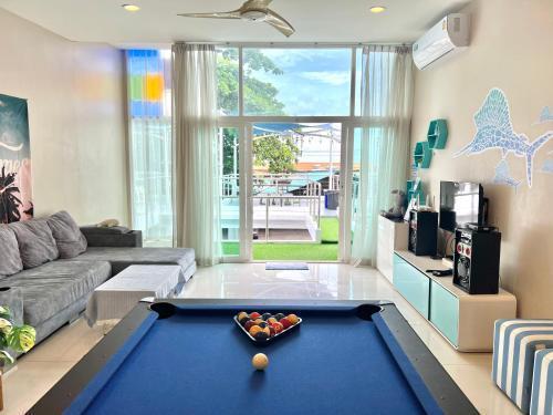De' ozone ongsa pool villa หน้าหาดบางเสร่ - Tap to explore photos