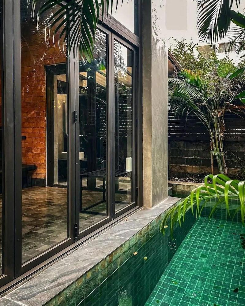 Luxury Pool Villa With Jacuzzi & Lift by Thonglor - Tap to explore photos