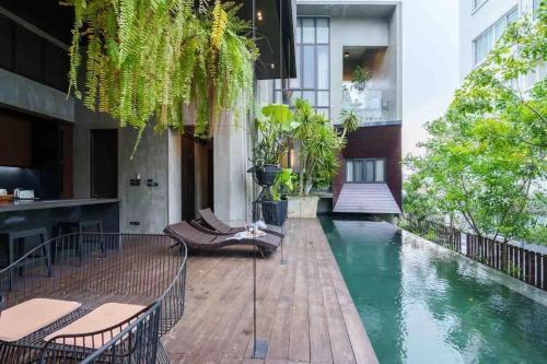 Luxury Pool Villa with Jacuzzi & Lift by Thonglor - Tap to explore photos