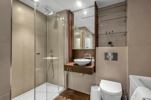 Londwell, Kings Cross & Pentonville Luxury Balcony Apartment - Tap to explore photos