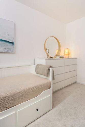 New Build luxurious 2-bed apartment - Tap to explore photos