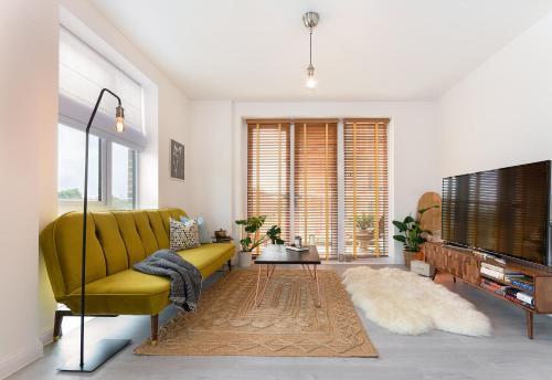 New Build luxurious 2-bed apartment - Tap to explore photos
