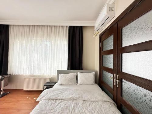 New Comfy Flat, 4BR, 4ACs, Taksim - Tap to explore photos
