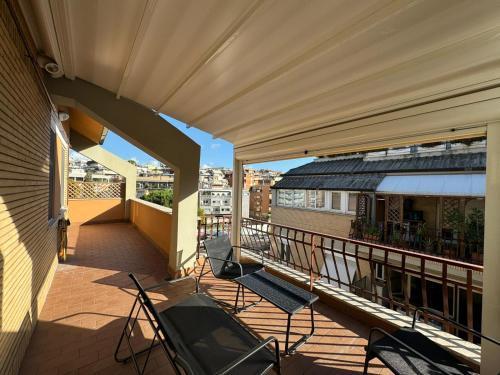 Bright and Residential Roman Apt with Terrace
