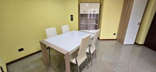 CloHouse Room Type - Three-Bedroom Apartment CloHouse Room Type - Three-Bedroom Apartment