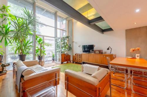 Incredible 2BD Loft by Regents Canal - Haggerston - Tap to explore photos