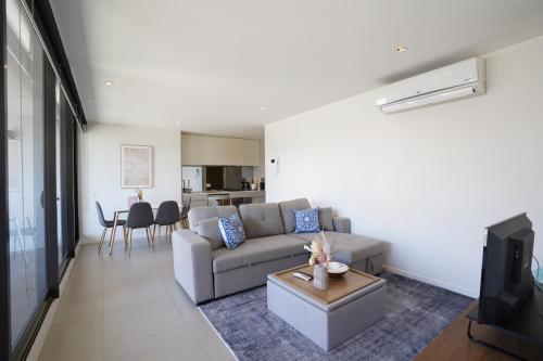 lovely 1 Bedroom apt + Free parking - Tap to explore photos