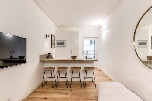 Silent 2 Bdrm heart of Trastevere - Tap to explore photos