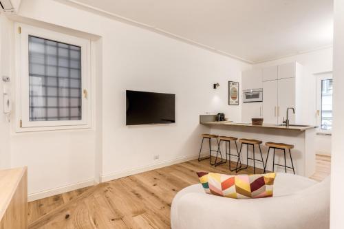 Silent 2 Bdrm heart of Trastevere - Tap to explore photos