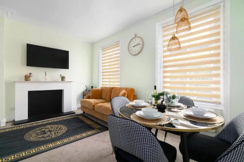Cosy flat 5 min from Holland Park station! London - Tap to explore photos