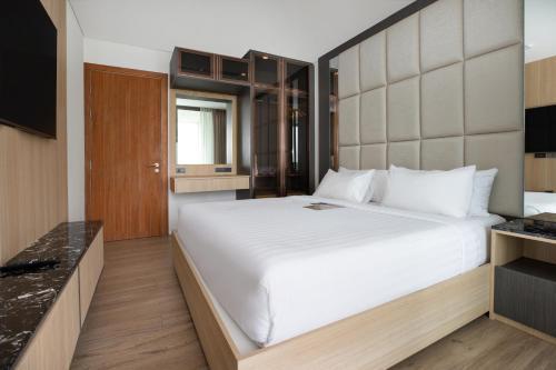 Elite Atoll Serviced Apartments Phuket - Tap to explore photos