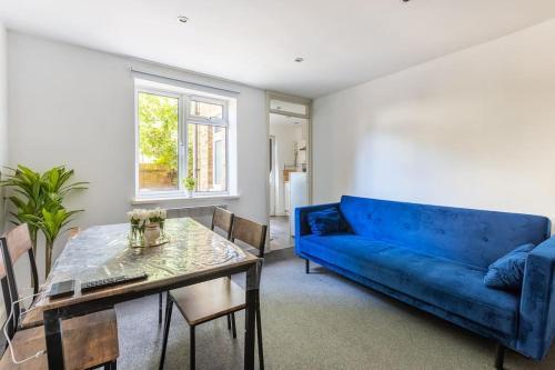 Lovely Garden 2BD Flat In Central London - Tap to explore photos