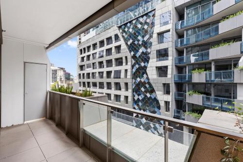 Stylish & Modern Apt in West Side Place w Balcony - Tap to explore photos