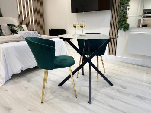 Luxury Garden Suite in Dagenham - Free Parking - Tap to explore photos