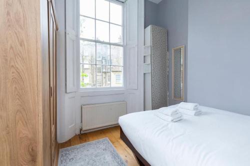 Luxury Camden Apartment E4 - Tap to explore photos