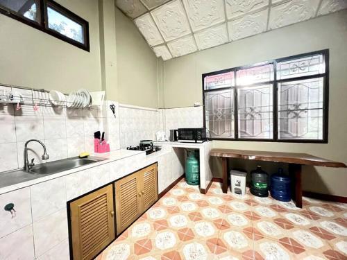 Local Garden Home 2BR 2Bath WiFi - Tap to explore photos
