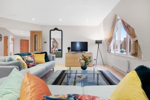 Farringdon Penthouse Spacious 3 Bedroom 2 Bath - Tap to explore photos
